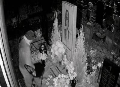 С могилы Децла на Пятницком кладбище в Москве неизвестные украли стул