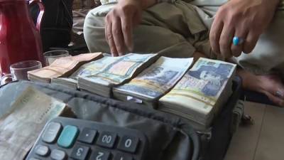 Талибы запретили иностранную валюту