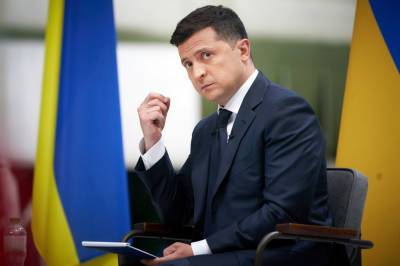 Зеленский отправил в отставку пятерых министров