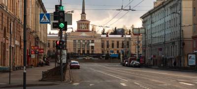 Ночные работы на главном проспекте Петрозаводска пройдут из-за провала в асфальте