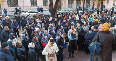 В Черновцах противники вакцинации организовали пикет под ОГА