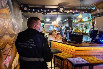 В ходе ночных рейдов в Петербурге обнаружили 11 баров, не соблюдавших антиковидные меры