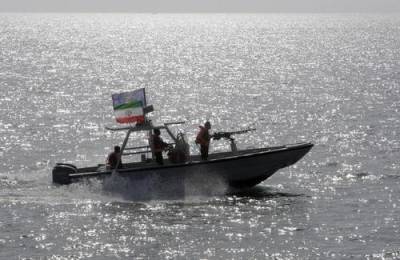 Тегеран сообщил, что его моряки пресекли попытку ВМС США украсть иранский танкер, наполненный нефтью