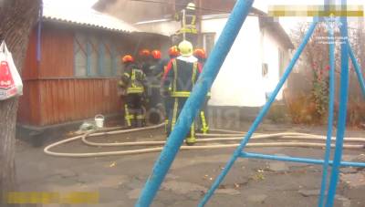 В Лисичанске произошел пожар: женщина с внуками выбегали на улицу, в чем были