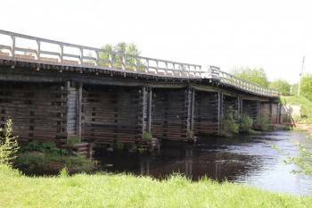 Жителям Бабаево обещают построить железобетонный мост вместо старого деревянного