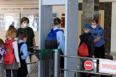 Роспотребнадзор продлил действие санитарных правил для школ в условиях пандемии