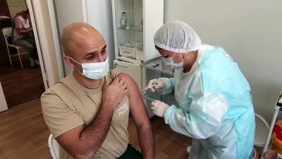 Ревакцинацию от коронавируса активно проводят в российской армии