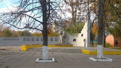 На Украине злоумышленники повредили памятник погибшим в ВОВ