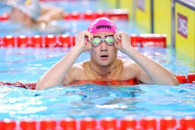 Россиянин Колесников выиграл ЧЕ по плаванию с рекордом турнира