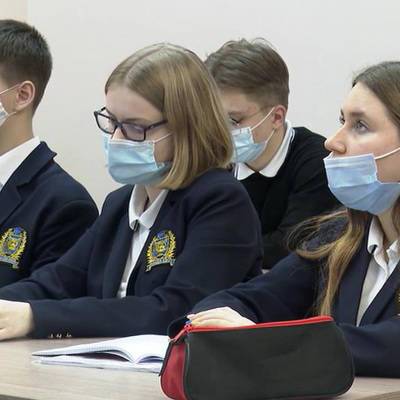 Запрет на массовые мероприятия в российских школах продлевается до 1 января 2024 года