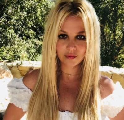 Бритни Спирс обвинила мать в том, что певица была 13 лет под опекой отца