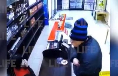 Россиянин зашел в магазин и без единой эмоции убил продавщицу