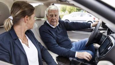 Пенсионеры за рулем: насколько это безопасно