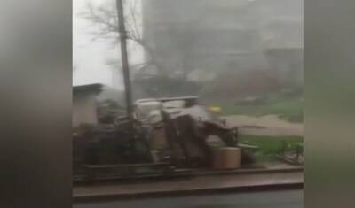 Жители Стамбула выкладывают в сеть видео с бушующей стихией