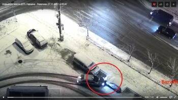 Неумелый водитель «стукнул» авто на парковке на ул. Герцена и сбежал