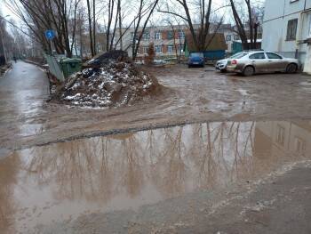 Вологжане жалуются на нерадивых подрядчиков «убивших» двор на Костромской