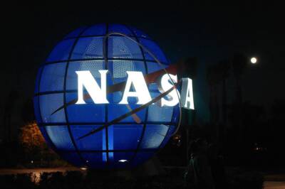 NASA: риск попадания обломков спутника в астронавтов в космосе минимален