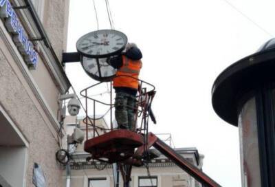 Уличным часам на Невском проспекте в Петербурге вернули точный ход