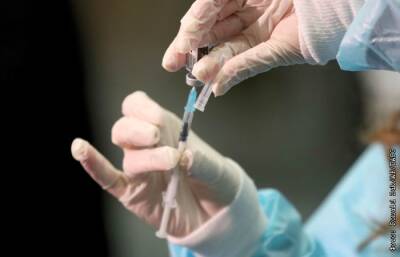 В Австрии планируют штрафовать за отказ от вакцинации от COVID