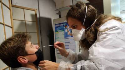 Во Франции выявили первый случай заболевания новым штаммом «омикрон»