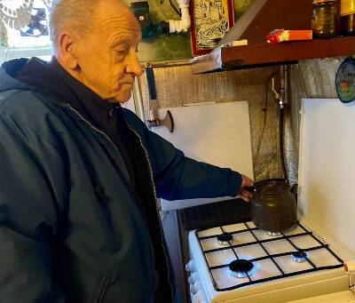 В доме ветерана труда из Смоленска установили новую газовую плиту