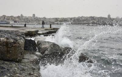 В Стамбуле прошел сильнейший ураган, погибли четыре человека (ВИДЕО)