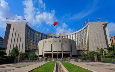 Центробанк Китая укрепил курс юаня к доллару до максимума за полгода