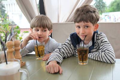 В России предложили запретить "детское шампанское"