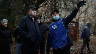 Вадим Супиков помог провести опиловку деревьев на ул. Суворова