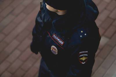 Полицейские наградили студента в Астрахани за бдительность