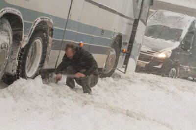 Борис Елкин заявил о непростой ситуации на дорогах из-за снегопада