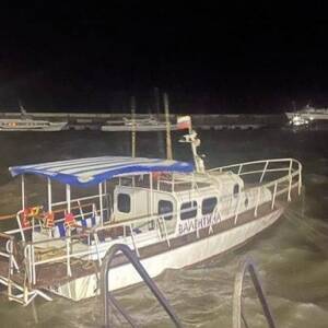 Из-за урагана в Ялте пострадало шесть судов. Фото