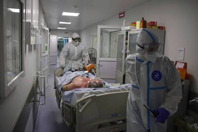 Российский инфекционист допустил вытеснение дельты штаммом омикрон