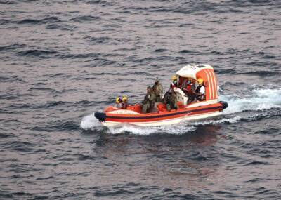 Американская пресса рассказала о спасении ВМС США иранских моряков в Оманском заливе - topwar.ru - США - Оман - Бахрейн - Маскат