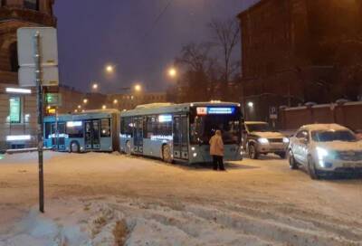 В Санкт-Петербурге из-за снегопада на дорогах десятибалльные пробки
