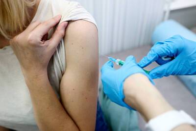 В Минздраве заявили об эффективности вакцинации против омикрон-штамма COVID-19