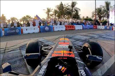 Видео: Заезды Red Bull в Саудовской Аравии