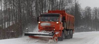 В Карелии дорожники усилили работу в снегопад