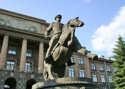 В Екатеринбурге откроют еще один памятник легендарному маршалу Победы Жукову