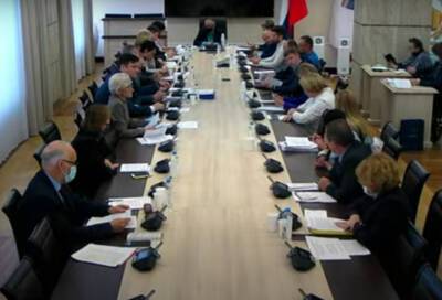 Представители КПРФ устроили скандал на заседании комиссии областного парламента