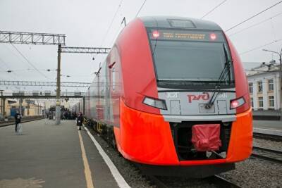 В Челябинске женщина отделалась переломом ребра после наезда грузового поезда