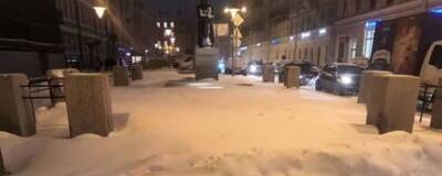 Петербург завален снегом