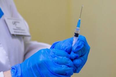В Минздраве РФ рассказали об эффективности вакцин против омикрон-штамма