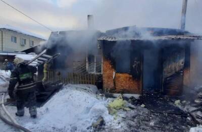 В Новосибирске пенсионеры переехали в баню после пожара в бараке