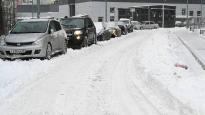 Неготовность Петербурга к снегопаду привела к десятибалльным пробкам на дорогах