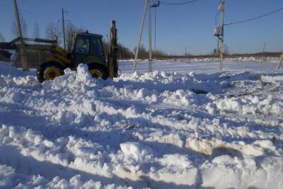 Спасать новгородские дороги от снега вышли более двухсот уборочных машин