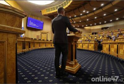 Депутаты Ленобласти в целом поддержали федеральные законопроекты о введении QR-кодов, но предложили доработать