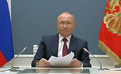 Путин поручил подготовить новый план действий в связи со штаммом "омикрон"