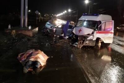 В автокатастрофе в Саратове погиб водитель Скорой