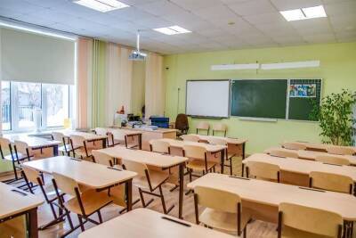 В Баку еще одна школа перешла на дистанционную форму обучения
